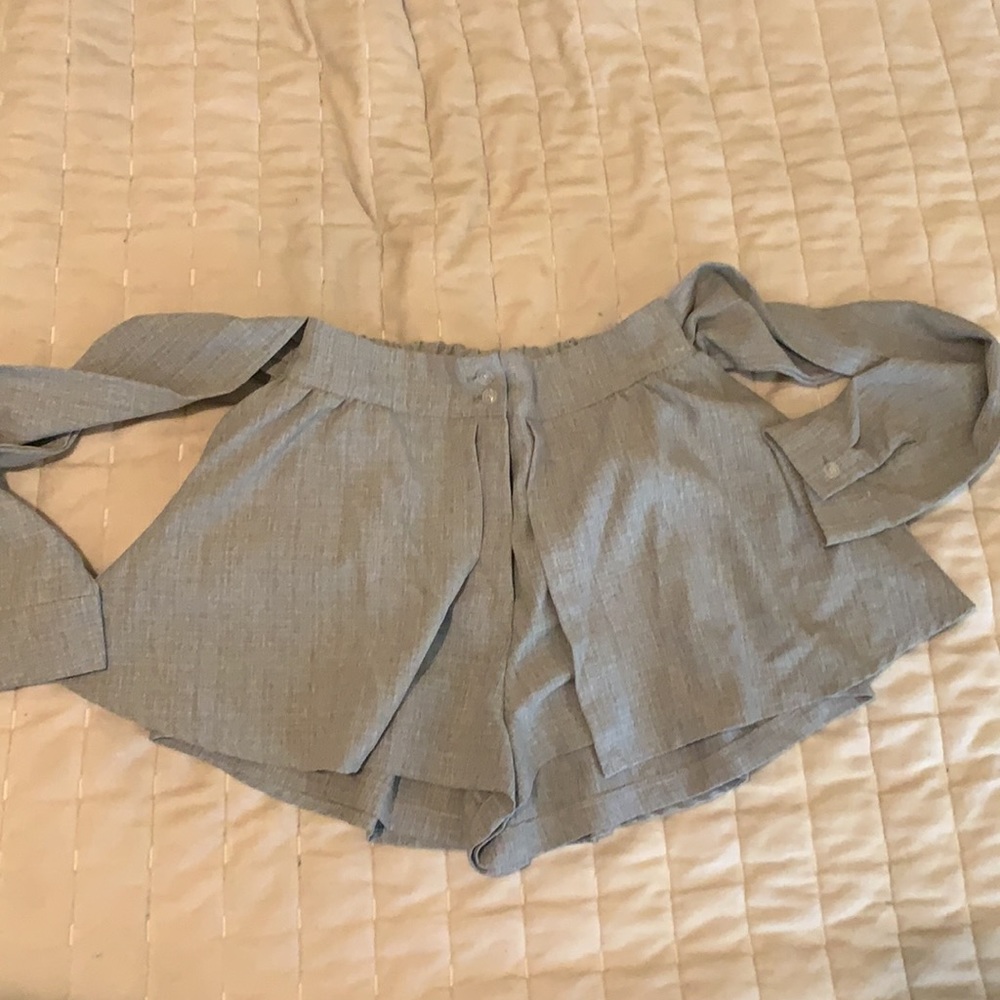 Grey cuff skort. Size 2 - Picture 3 of 4